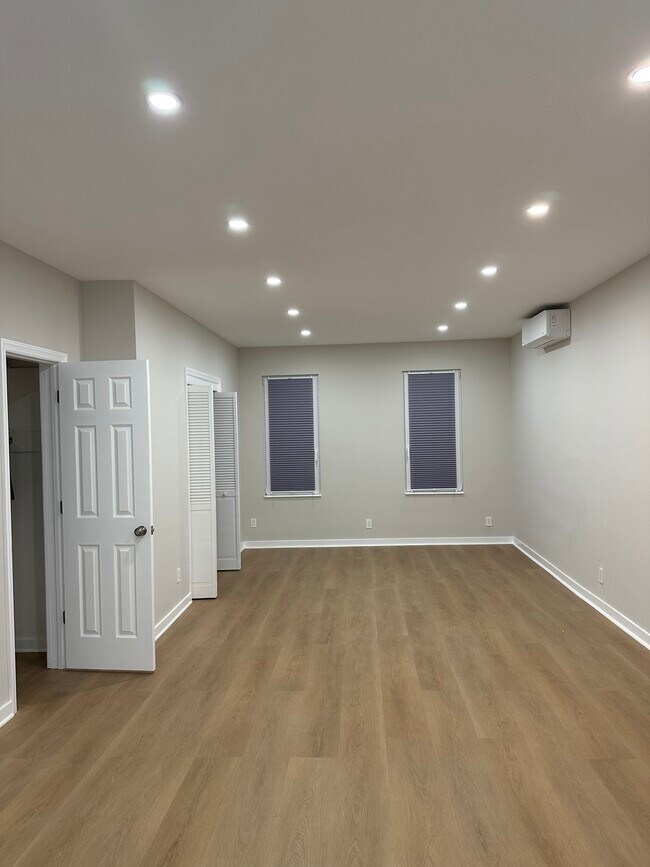 Foto del edificio - 7114 68th Pl