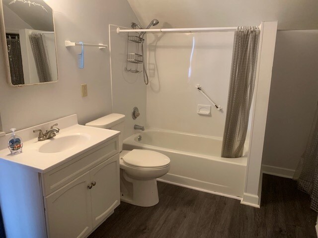 Bathroom - 926 Glen St