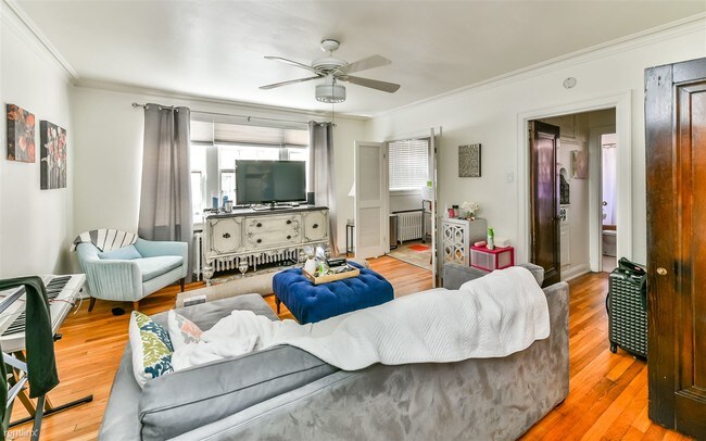 Foto del edificio - 1 br, 1 bath Apartment - 6351 Walnut St Apt 3