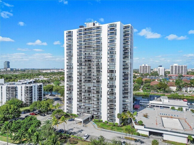 Building Photo - 3675 N Country Club Dr