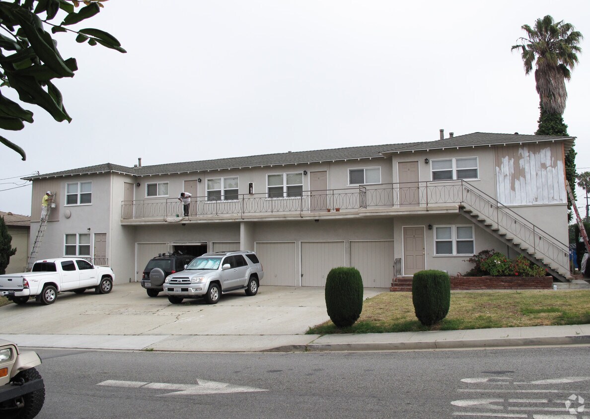 Foto del edificio - 2023 Mathews Ave