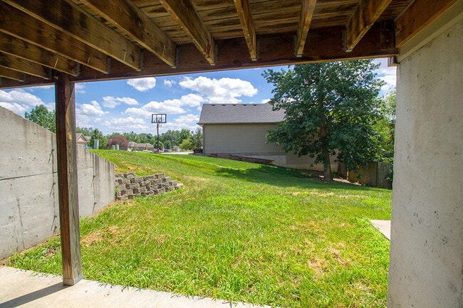 Building Photo - 208 Jackal Dr