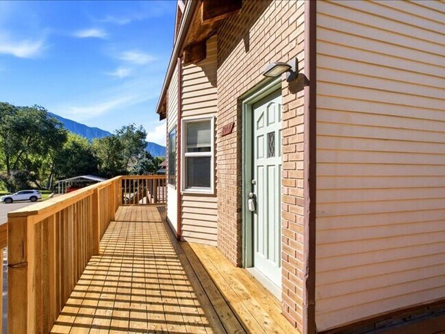Foto del edificio - Cottonwood Heights 5 bed 3 bath Twin Home