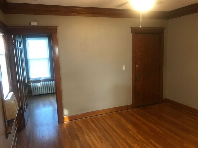 Foto del edificio - Great Downtown 1 Bedroom Apartment