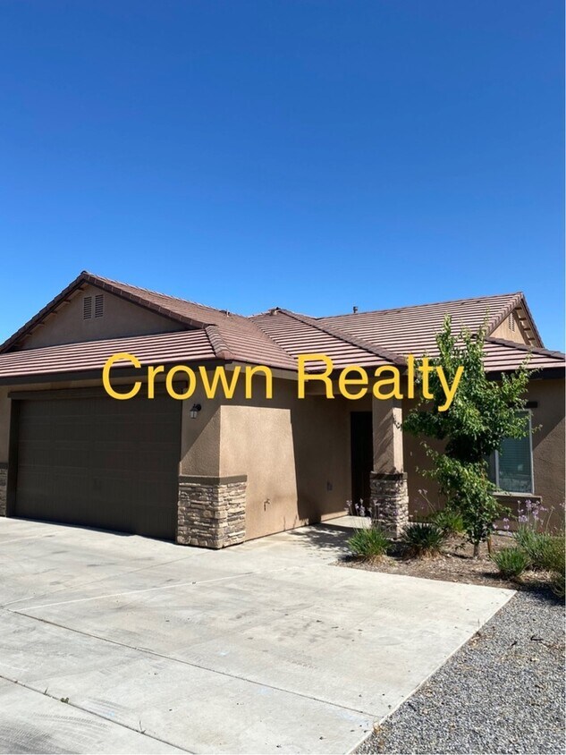 Primary Photo - Newer 3/2 Town Home - Porterville