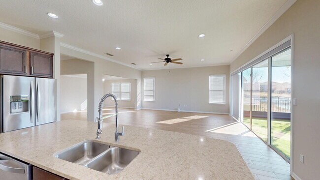 Foto del edificio - 15790 Whitebark Dr