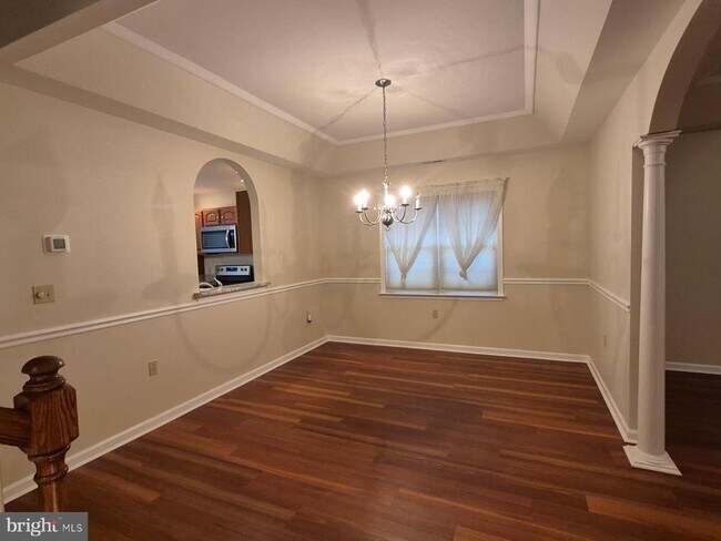 Foto del edificio - 1023 E Schumaker Manor Dr