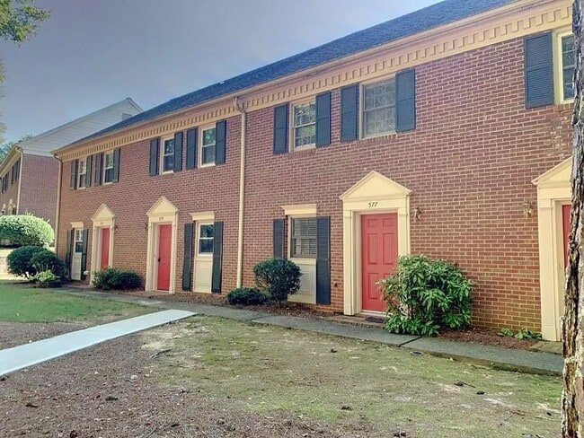 Photo - 595 Wedgewood Dr (Alpharetta, GA) House