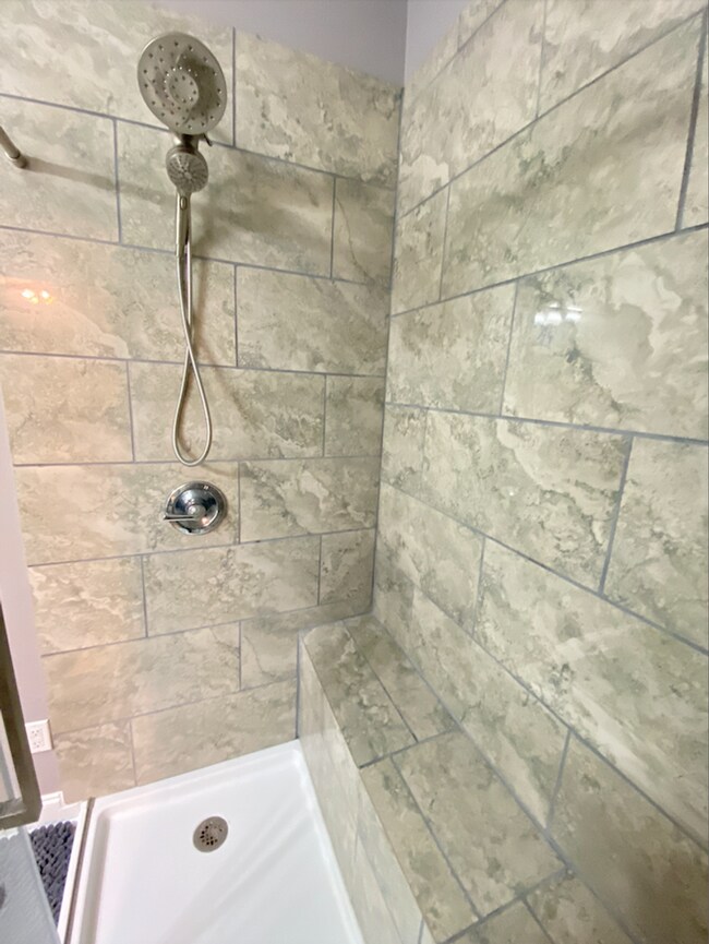 Foto del edificio - Completely Renovated Duplex in Auburn