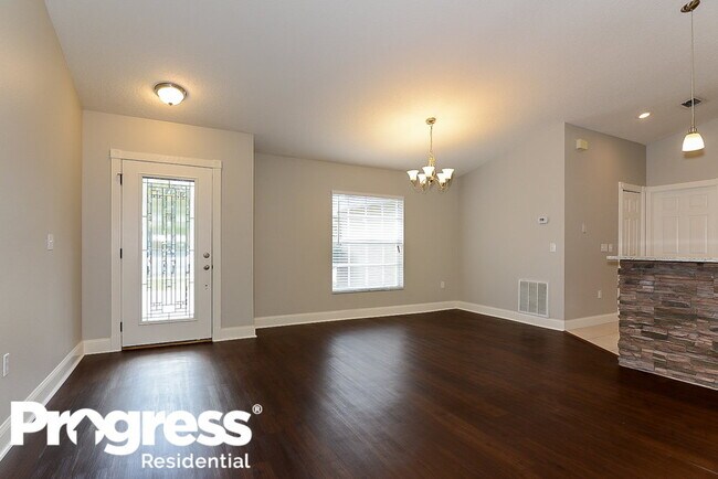 Foto del edificio - 925 Clearcreek Dr