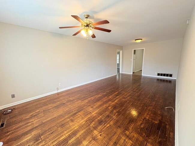 Building Photo - 304 Barbourville Dr
