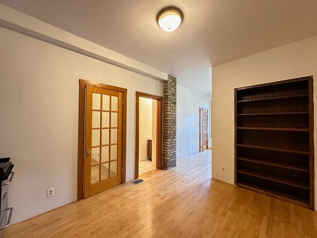 Building Photo - 1425 N Bosworth Ave