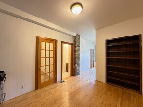 Building Photo - 1425 N Bosworth Ave