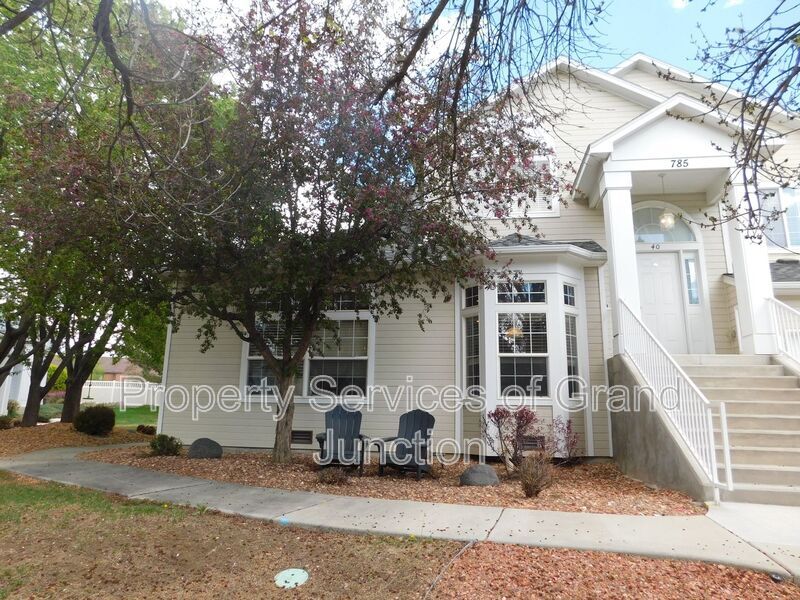 Photo - 785 Glen Court