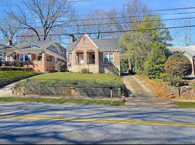 Building Photo - 1739 Sylvan Rd SW