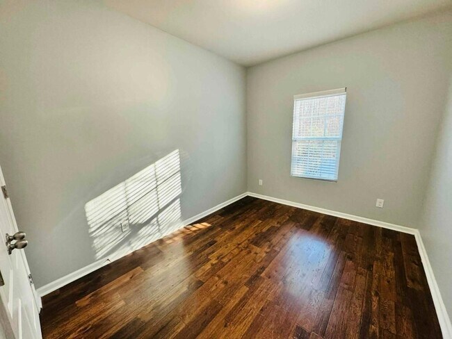 Building Photo - 1136 Doby Springs Dr