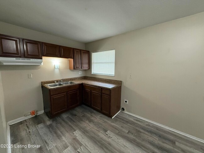 Foto del edificio - 508 Blossom Rd