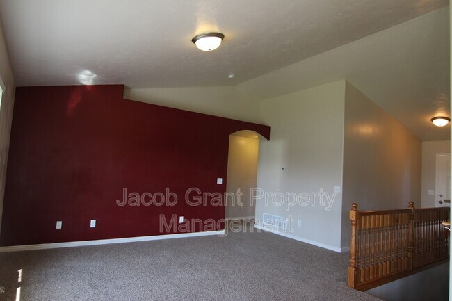 Foto del edificio - 5005 Chimney Rock Dr