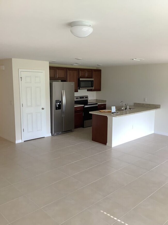 Building Photo - 4BR/2BA Home for Rent in Cape Coral!