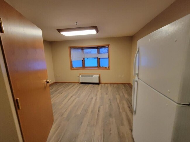 Building Photo - 180 Poppe Dr