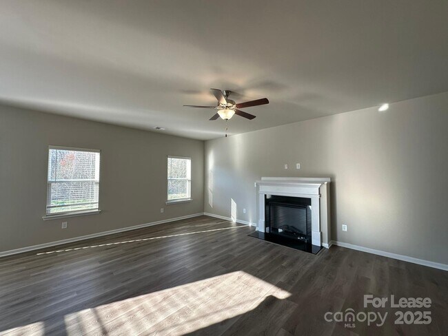 Foto del edificio - 9050 Stoney Waters Ct