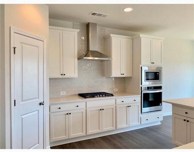 Foto del edificio - 4710 Falls River Dr