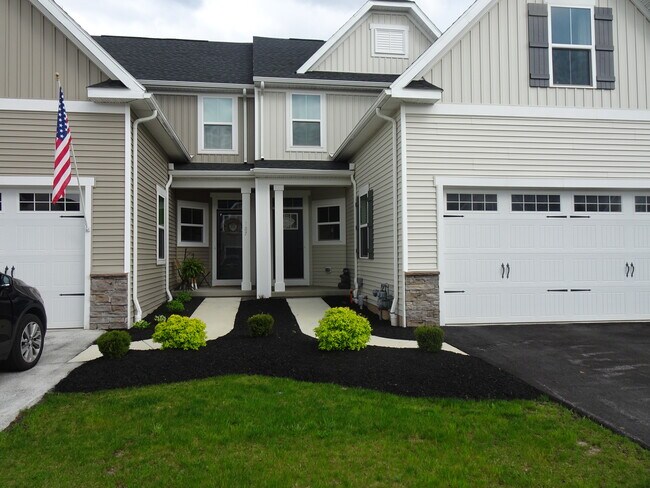 Building Photo - 185 Sandstone Cir