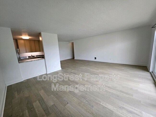 Foto del edificio - 2393 SW Park Pl