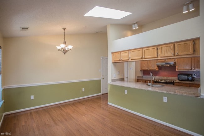 Building Photo - 3 br, 2 bath Condo - 14200 Wolf Creek Pl