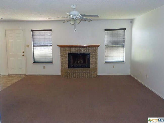 Foto del edificio - 2405 Dennis St