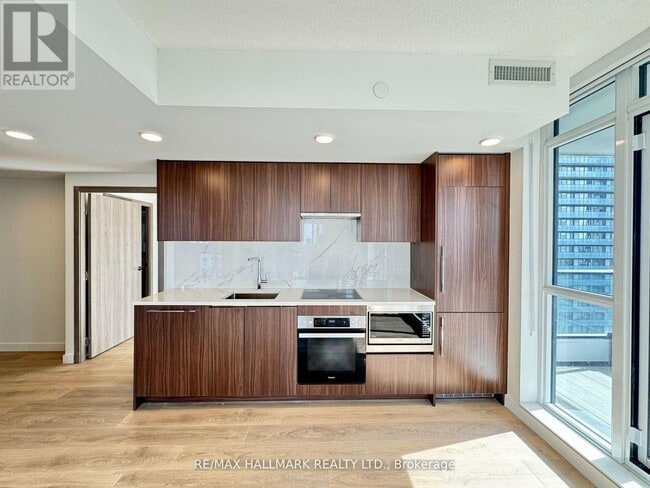 Building Photo - 38 Widmer St