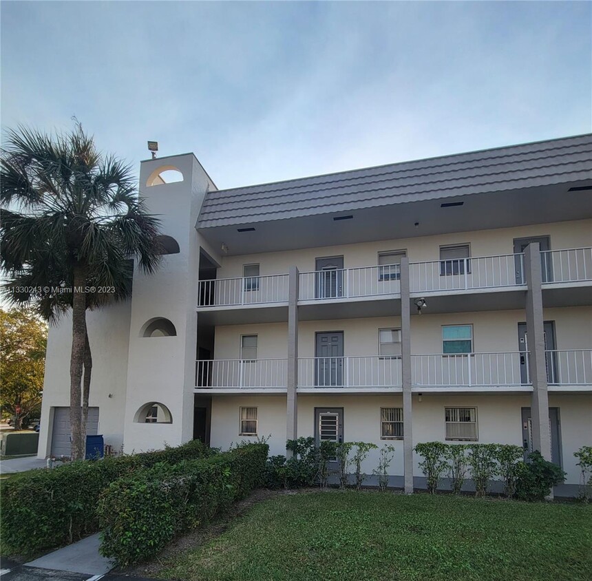 8110 Sunrise Lakes Blvd Unit 209, Sunrise, FL 33322 - Room for Rent in ...