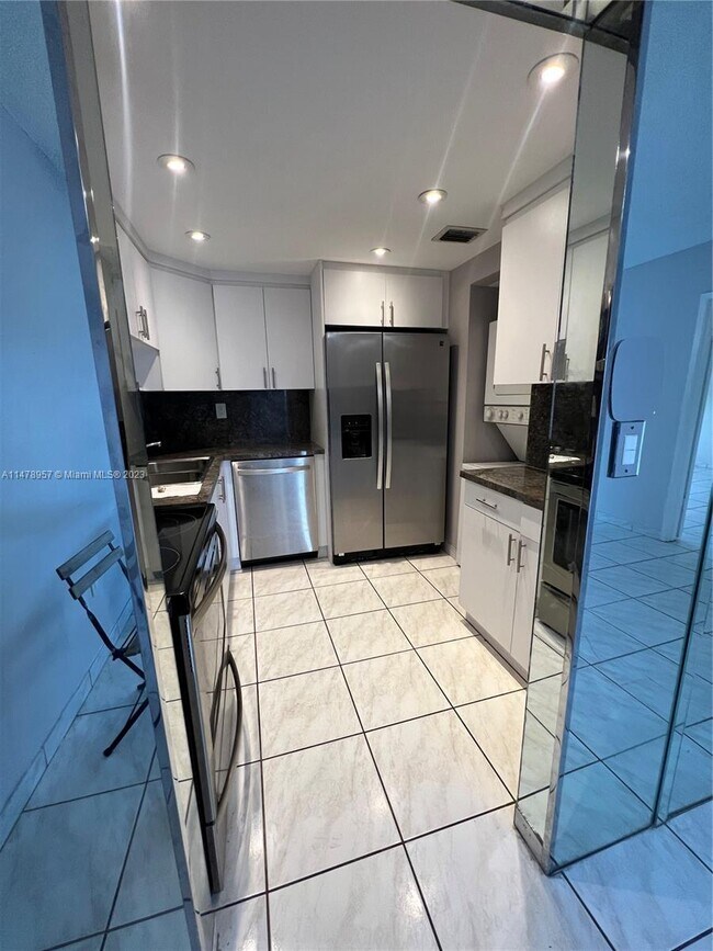 Foto del edificio - 5731 NW 37th St