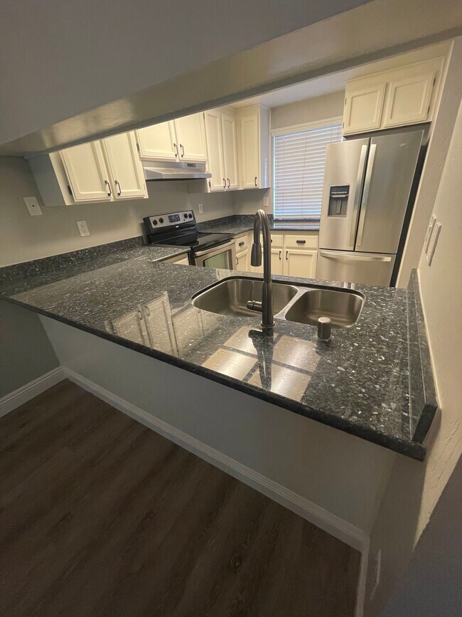 Foto del edificio - 354 Eastgate Ln
