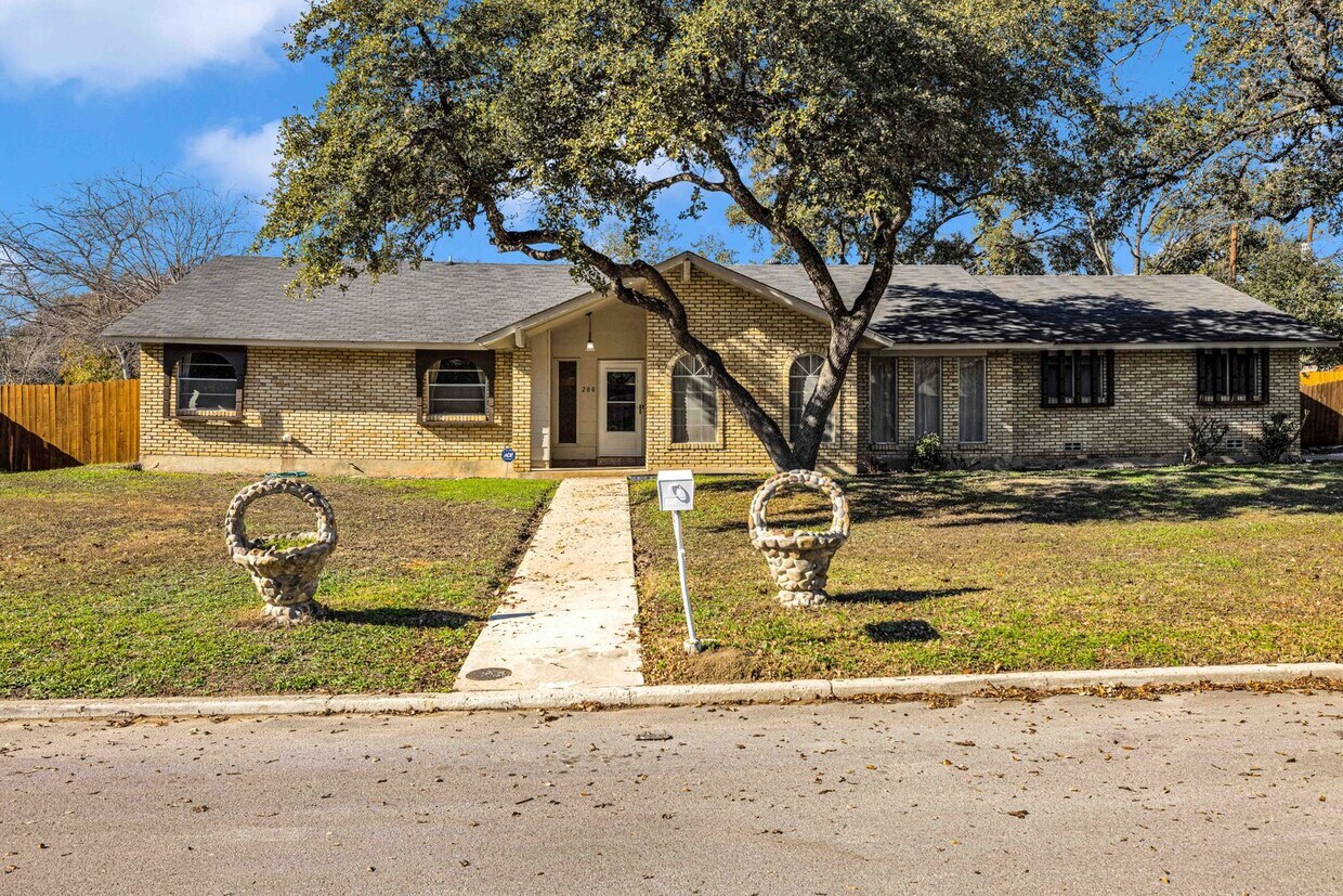 Primary Photo - Castle Hills Home for Rent available for A...