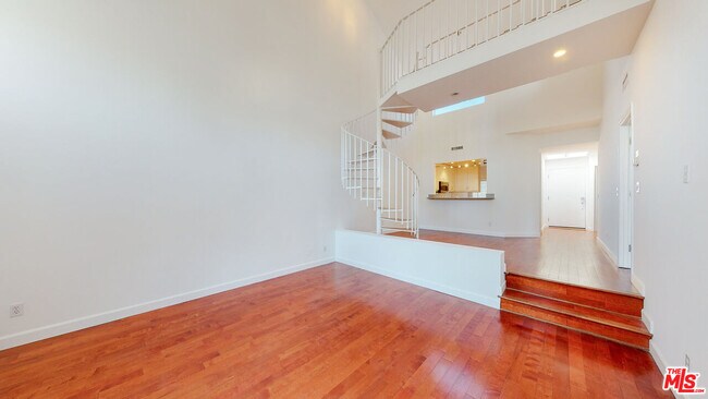Foto del edificio - 16137 Sunset Blvd