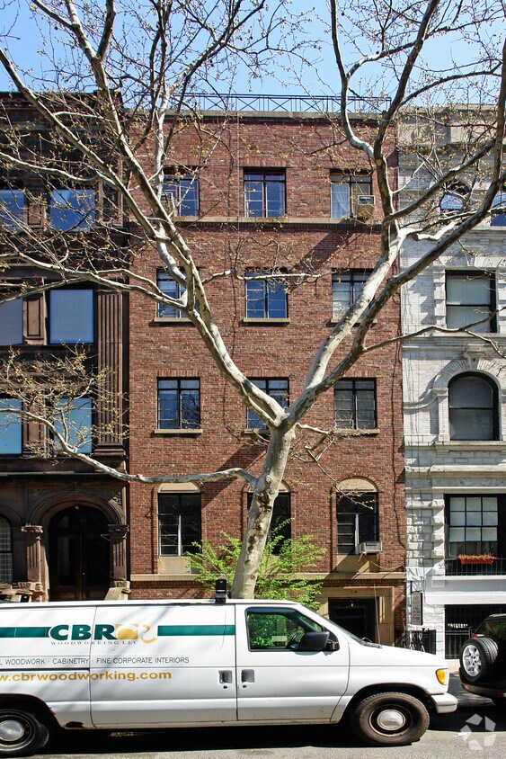 Building Photo - 39 W 84th St