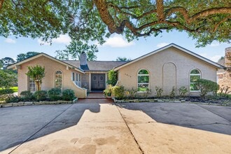 Building Photo - 2815 Bermuda Dunes Dr