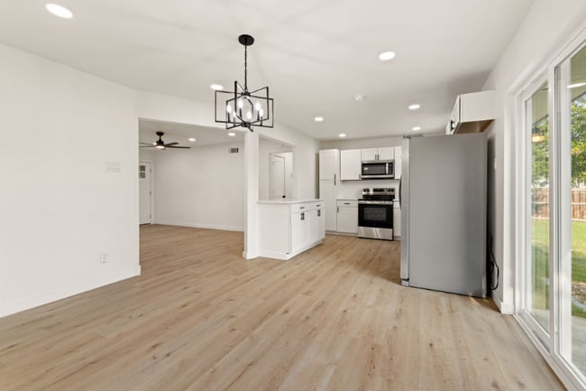 Building Photo - 11380 Lanewood Cir
