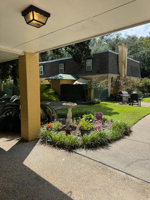 courtyard - 3310 Washington Ave