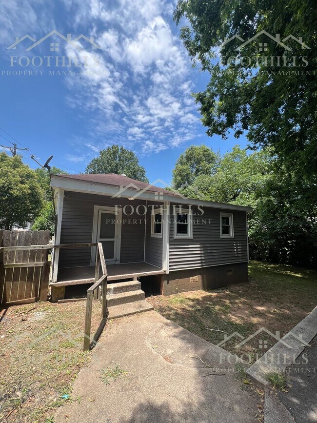 Foto del edificio - Spacious 3 Bedroom Home Near Anderson Univ...