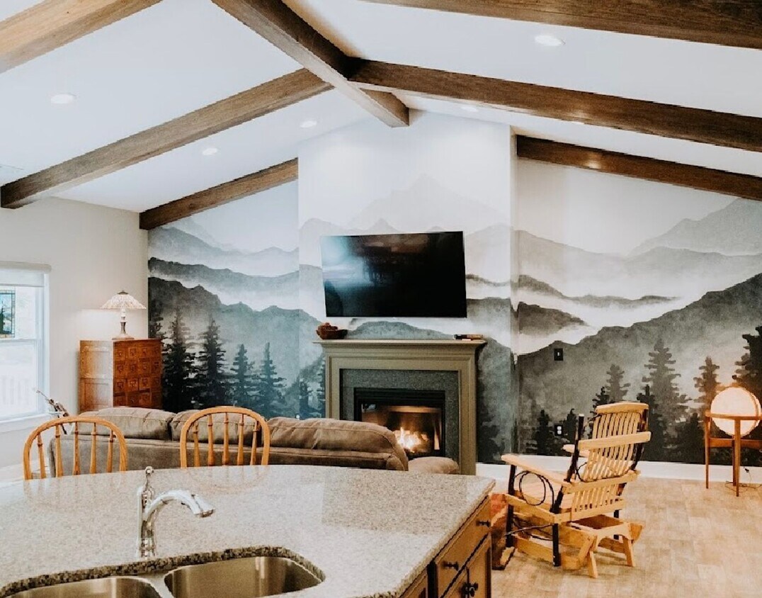 Foto principal - New furnished home on 30 acres available now!