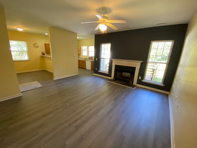 Building Photo - Room in Duplex on Lundy Dr