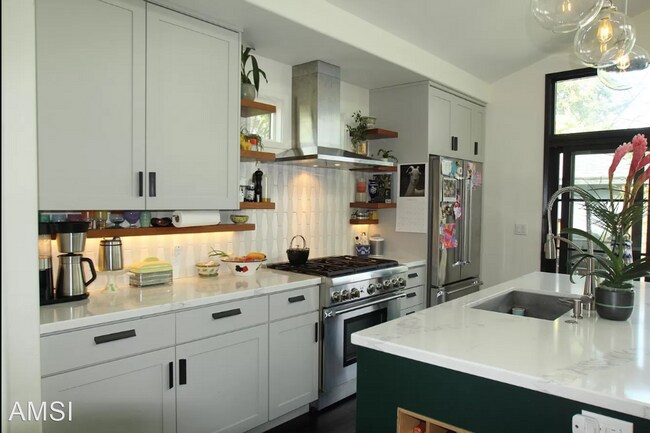 Foto del edificio - 3 br, 2 bath House - 1833 Catalina Ave