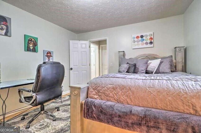 Foto del edificio - 483 Oak Dr