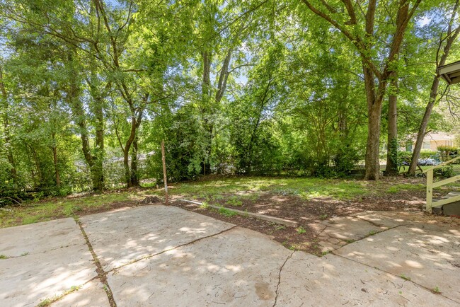 Building Photo - Stylish & Newly Renovated 4 Bedroom 2 Bath...