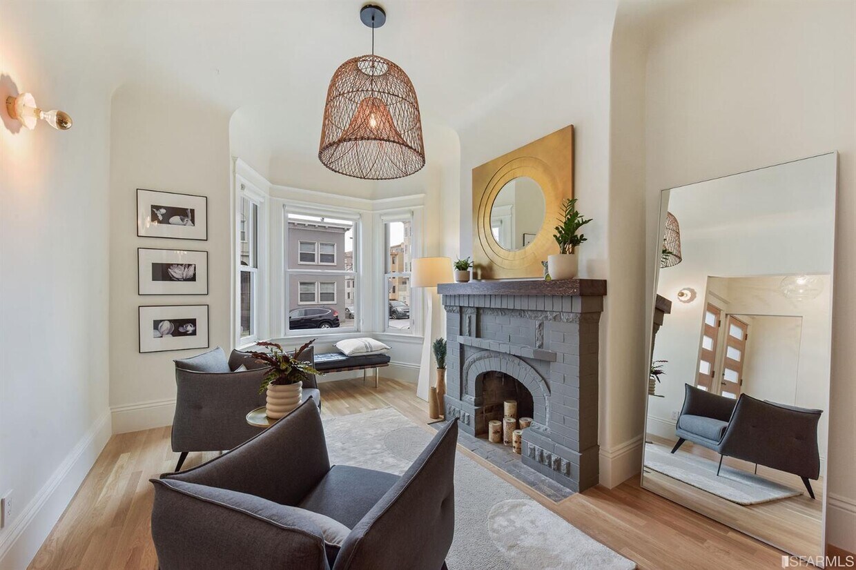 Primary Photo - 1754 Leavenworth St