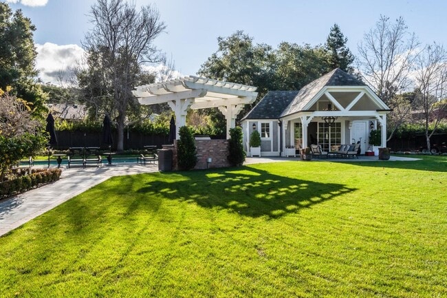 Building Photo - 25500 Burke Ln