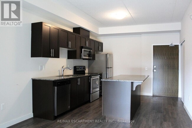 Building Photo - 25 Kay Cres