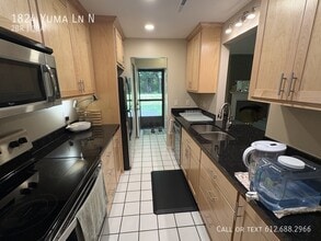 Building Photo - 1824 Yuma Ln N